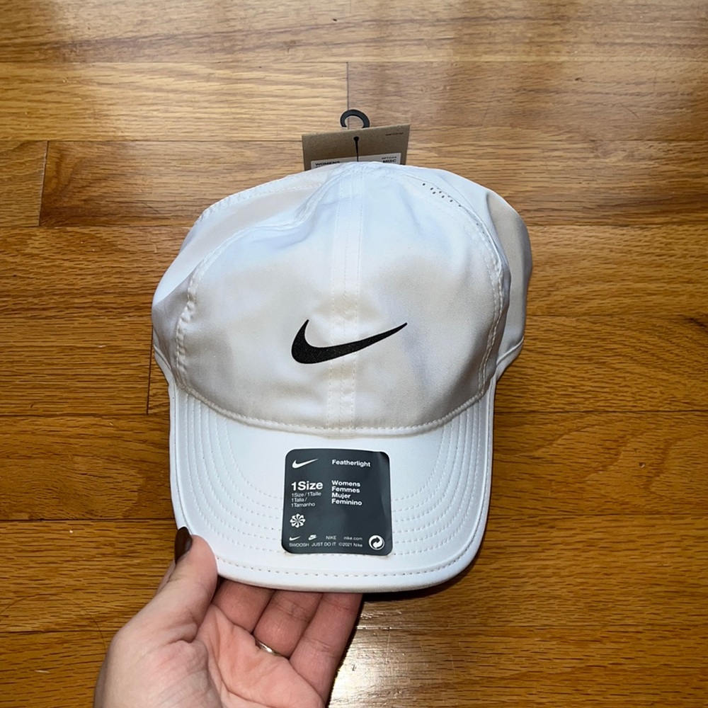 NWT Nike Featherlight Dri-Fit Women’s Hat